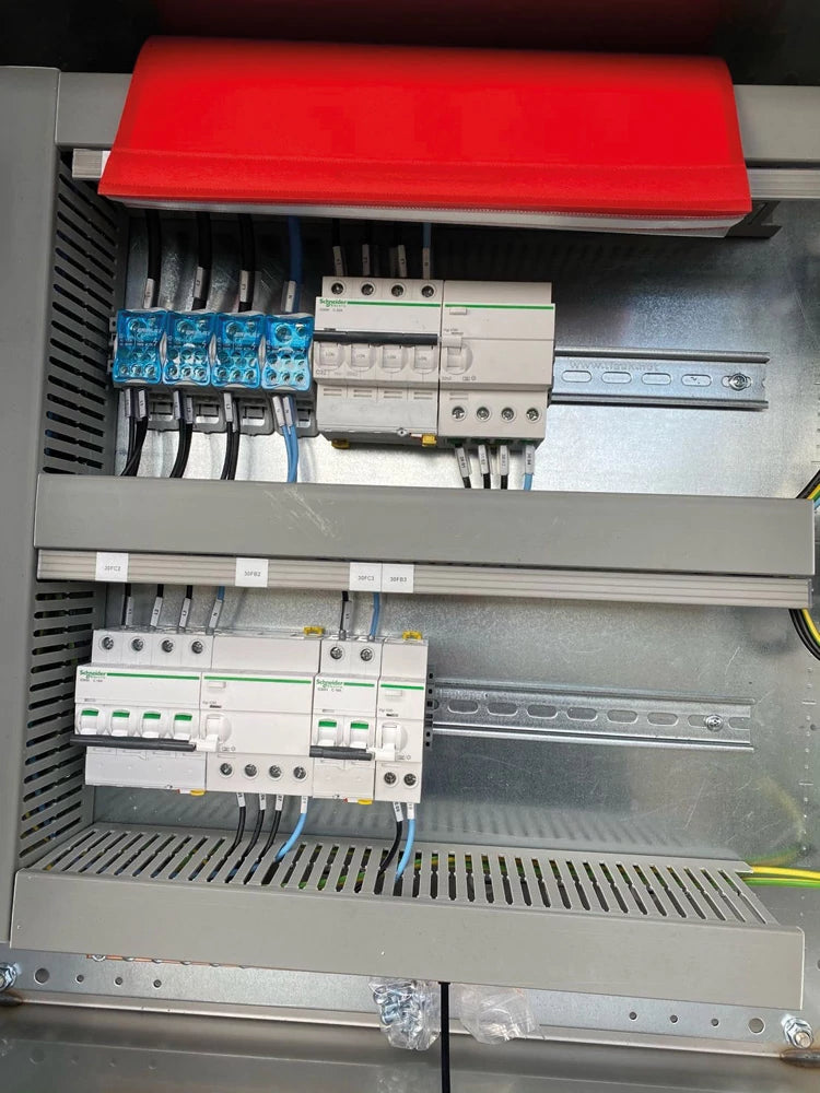 NVent ERIFLEX Flush-Mounted Unit With Distribution Terminals - 569020